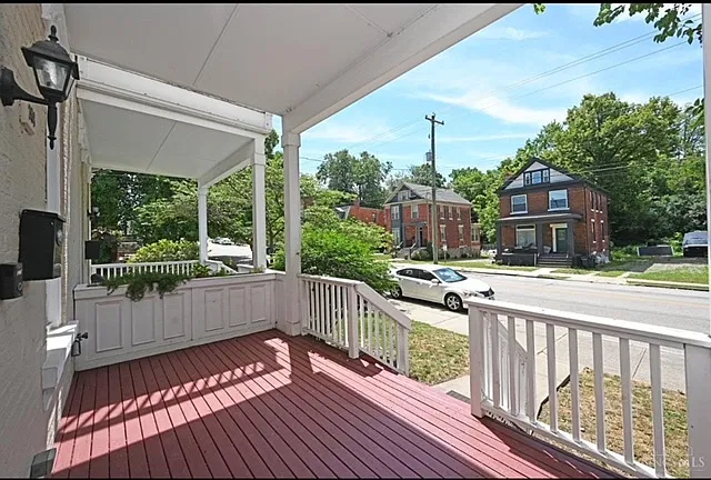 3 bed, 2.5 bath, 2592 sqft, $3,300 — Photo 3