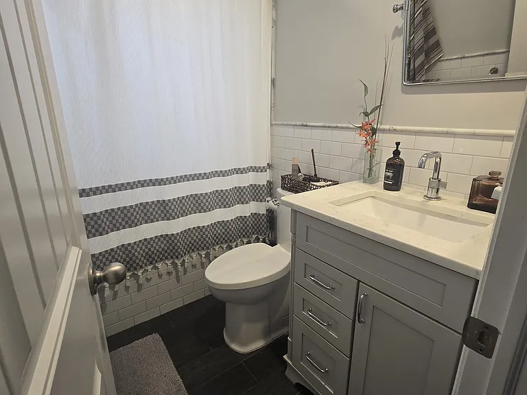 411 E Fulton St — Photo 9