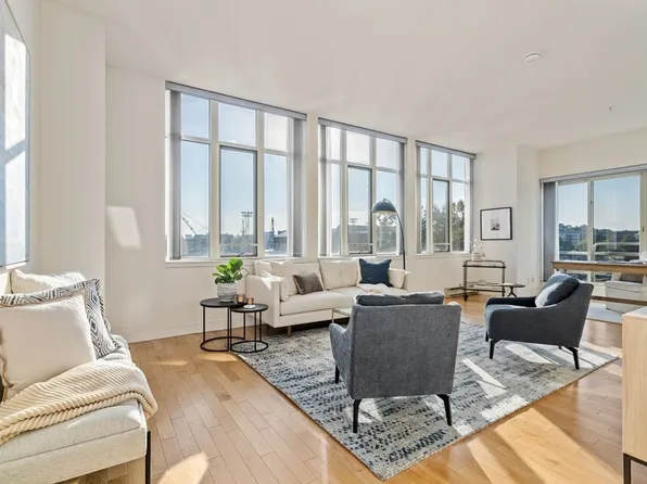 197 8th St APT 330, Charlestown, MA 02129