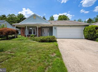 3 Lake View Ter, Columbus, NJ 08022