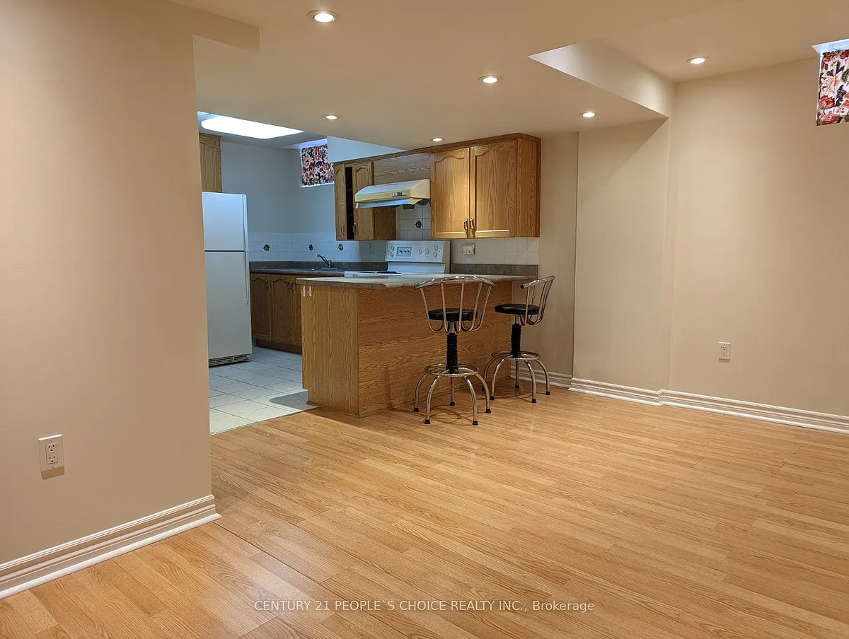 Building Photo - 33 Pinecone Dr #BASEMENT