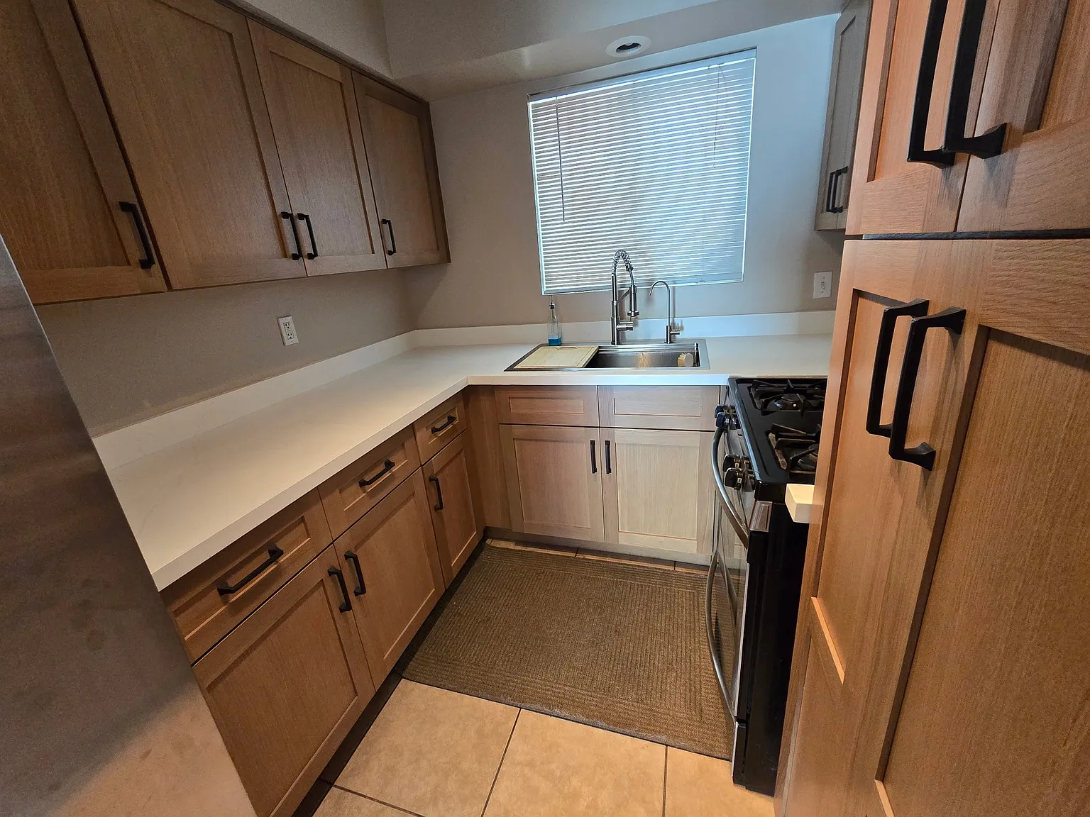 2 bed, 850 sqft, $1,800 — Photo 1