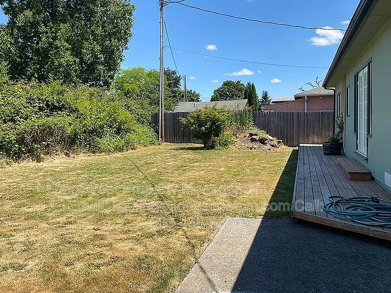 184 Gwinn St W — Photo 17