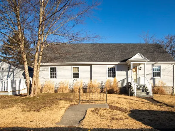 95 Jaffrey St, Swansea, MA 02777