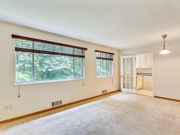 10412 Montrose Ave #202 — Photo 8