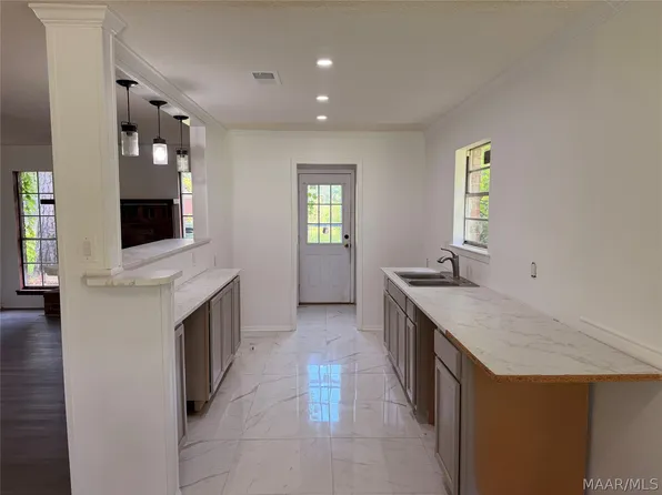 6133 Jennifer Ln, Montgomery, AL 36116