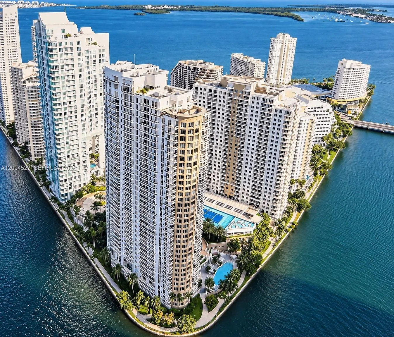 Courts Brickell Key Condo — Photo 3