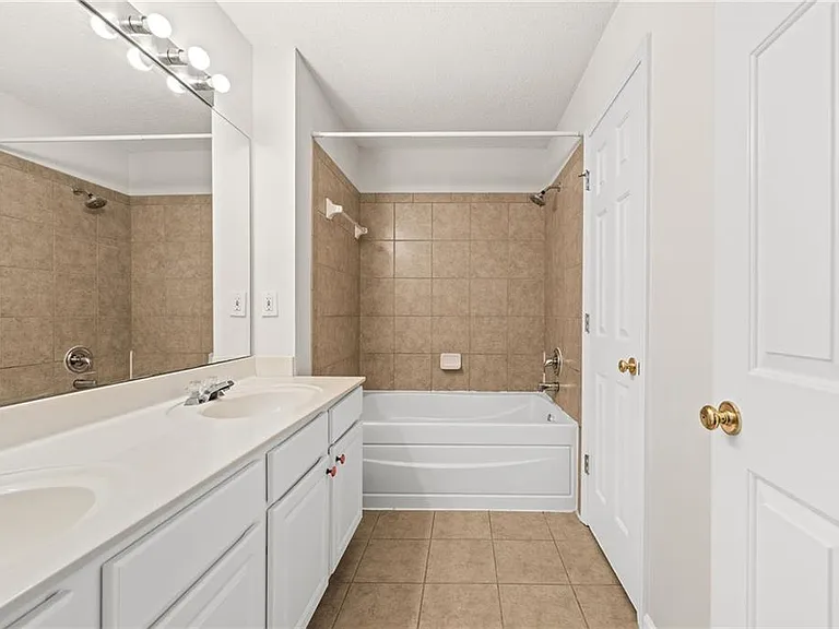 2704 Regent Walk Dr — Photo 28