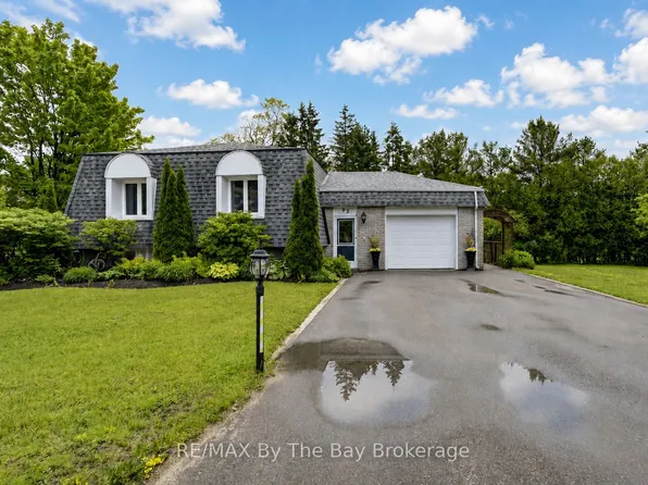 93 Frederick Dr #S/s, Wasaga Beach, ON L9Z 1P1