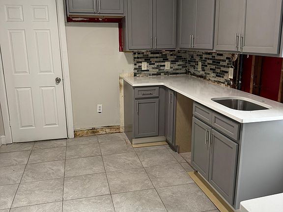 4th image of 219 Walnut Ave
