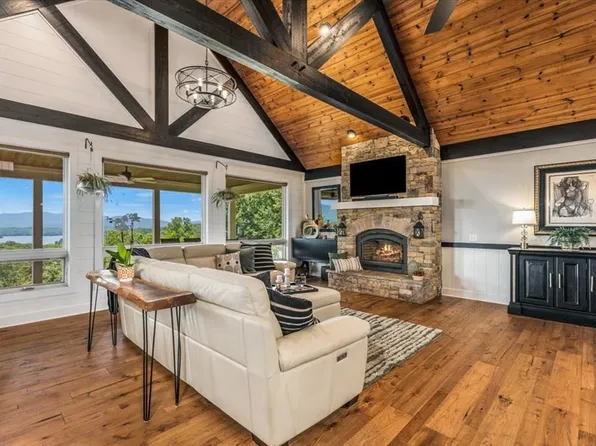 122 Oak Ter, Hayesville, NC 28904