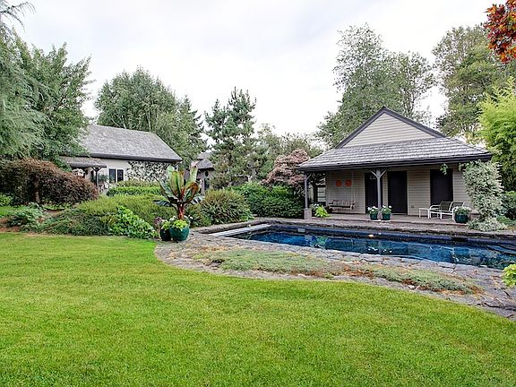 Pool & Pool House