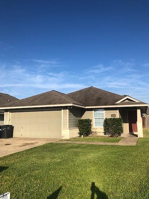 1st image of 929 Crested Point Dr