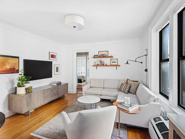 319 West 18th Street image 2 of 16