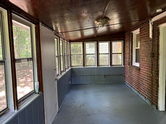 2nd image of 7045 Idlewild Ave