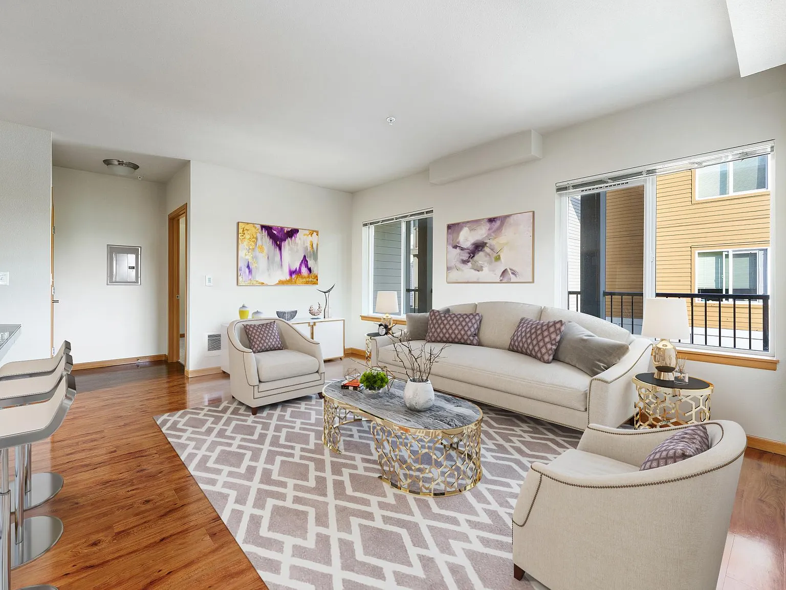 Shangri La Apartments — Photo 2