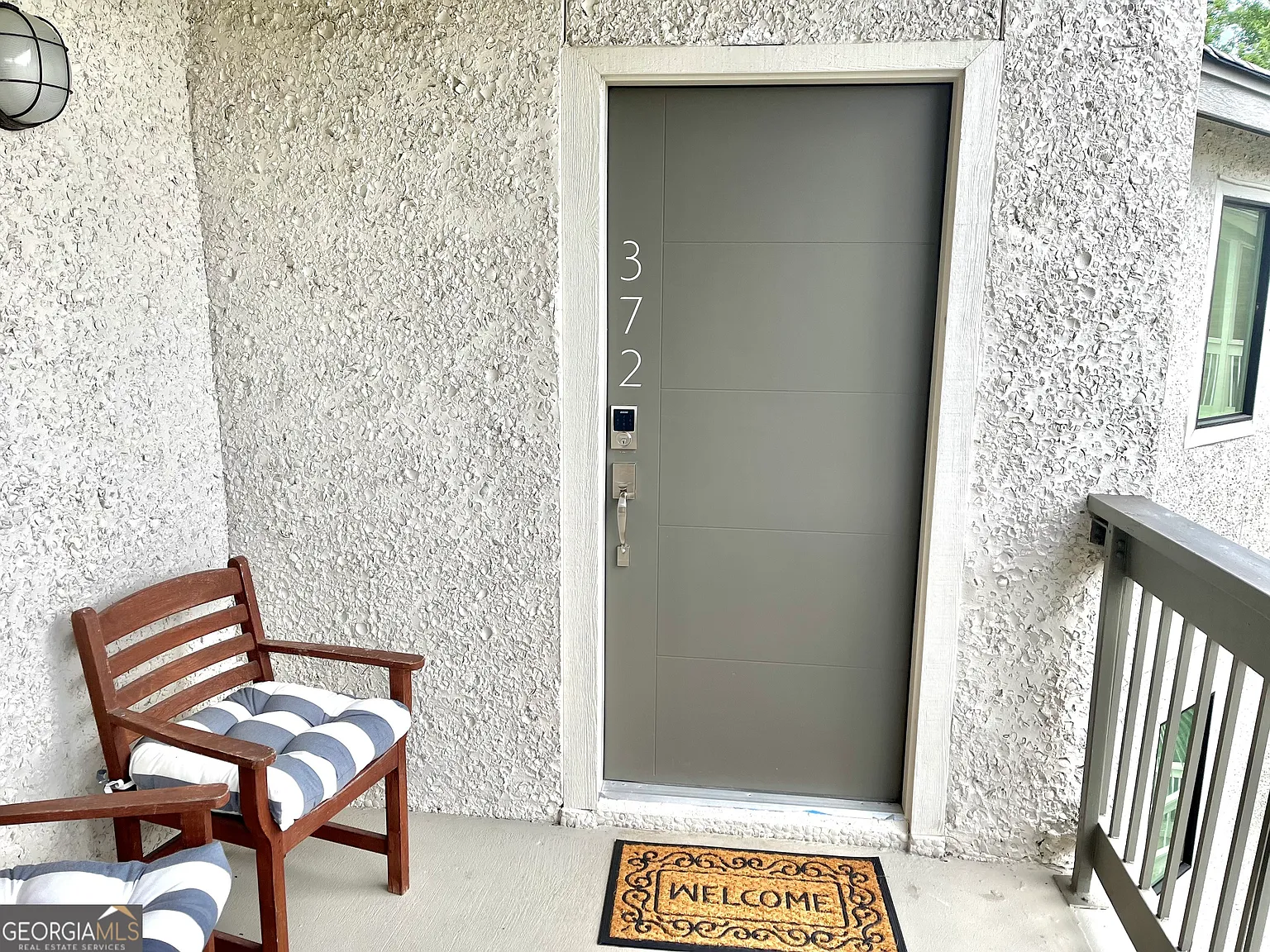 3 bed, 2.0 bath, 1355 sqft, $4,250 — Photo 2