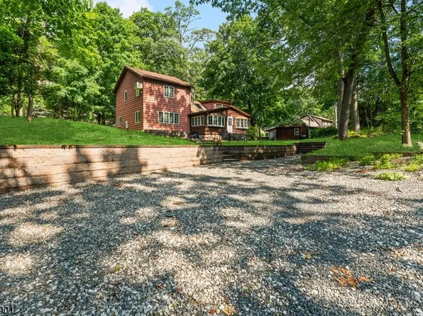 57 Dogwood Ln, West Milford Twp., NJ 07421