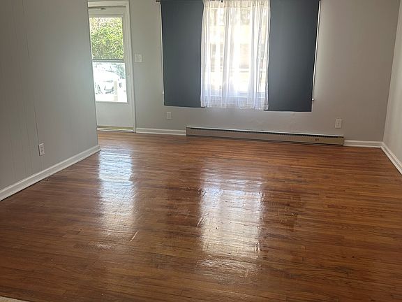 5th image of 225 Mary Scott Dr