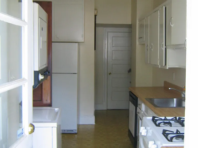 1660 Hobart St NW #A — Photo 10