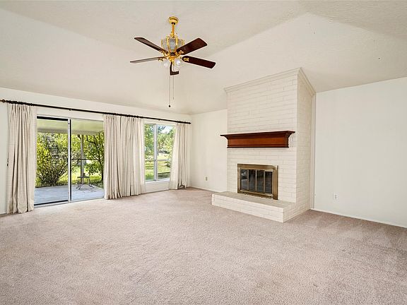 5th image of 422 W Castle Harbour Dr