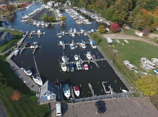 40 N Bailey Ave #32, South Haven, MI 49090