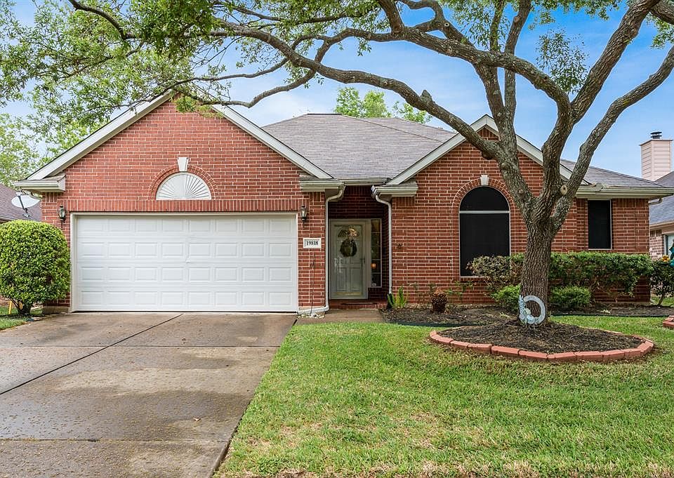 Welcome home to this charming 1-story home located on a quiet cul-de-sac street in the master planned community of Fairfield!