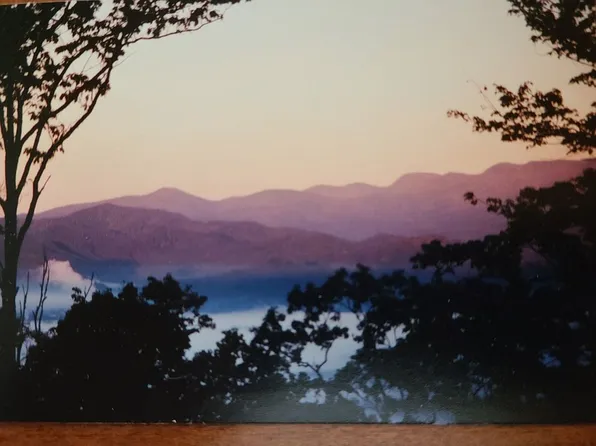 71 Green Valley Rd, Penrose, NC 28766