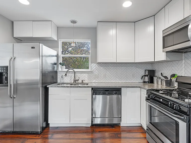 4414 Marathon Blvd #B — Photo 7