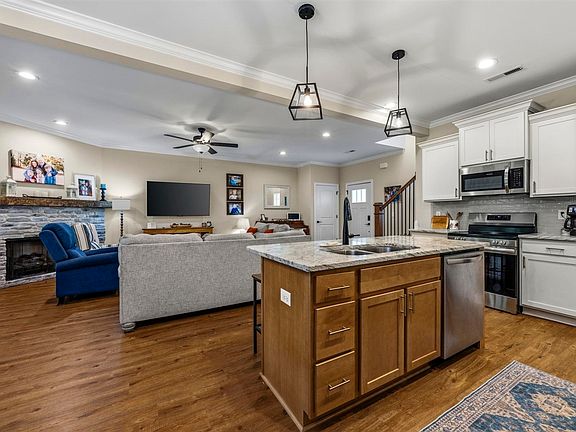 4th image of 341 Olympia Ct