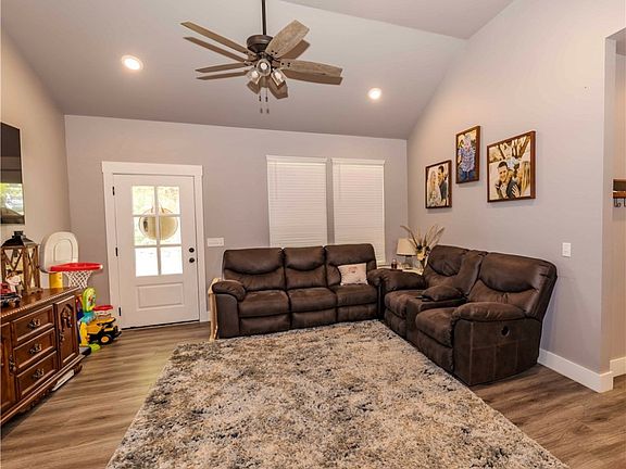 5th image of 1410 Bryan Dr