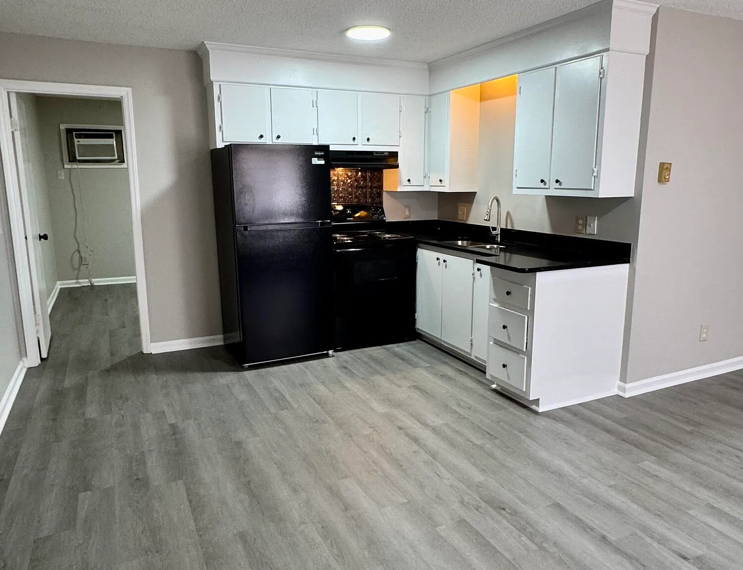 1 bed, 1.0 bath, $699 — Photo 4