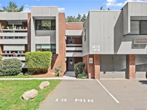 97 Wilton Crest #97, Wilton, CT 06897