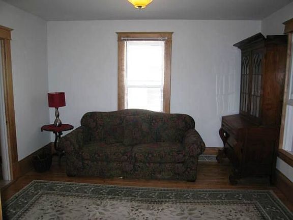 4th image of 1810 Munster Ave