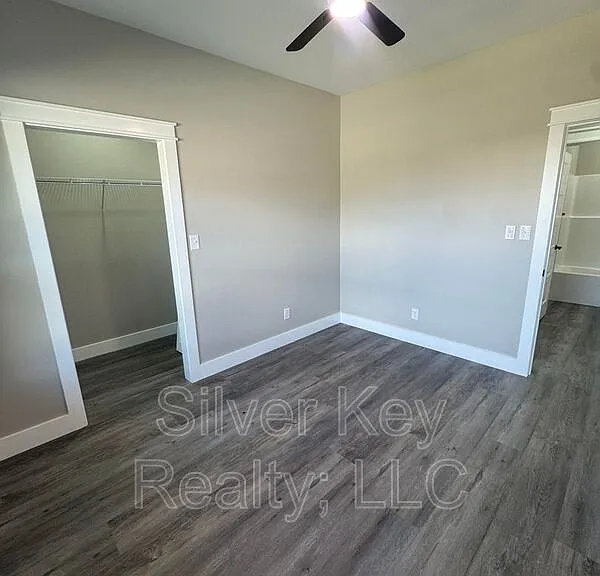 920 Stratford Ave — Photo 5