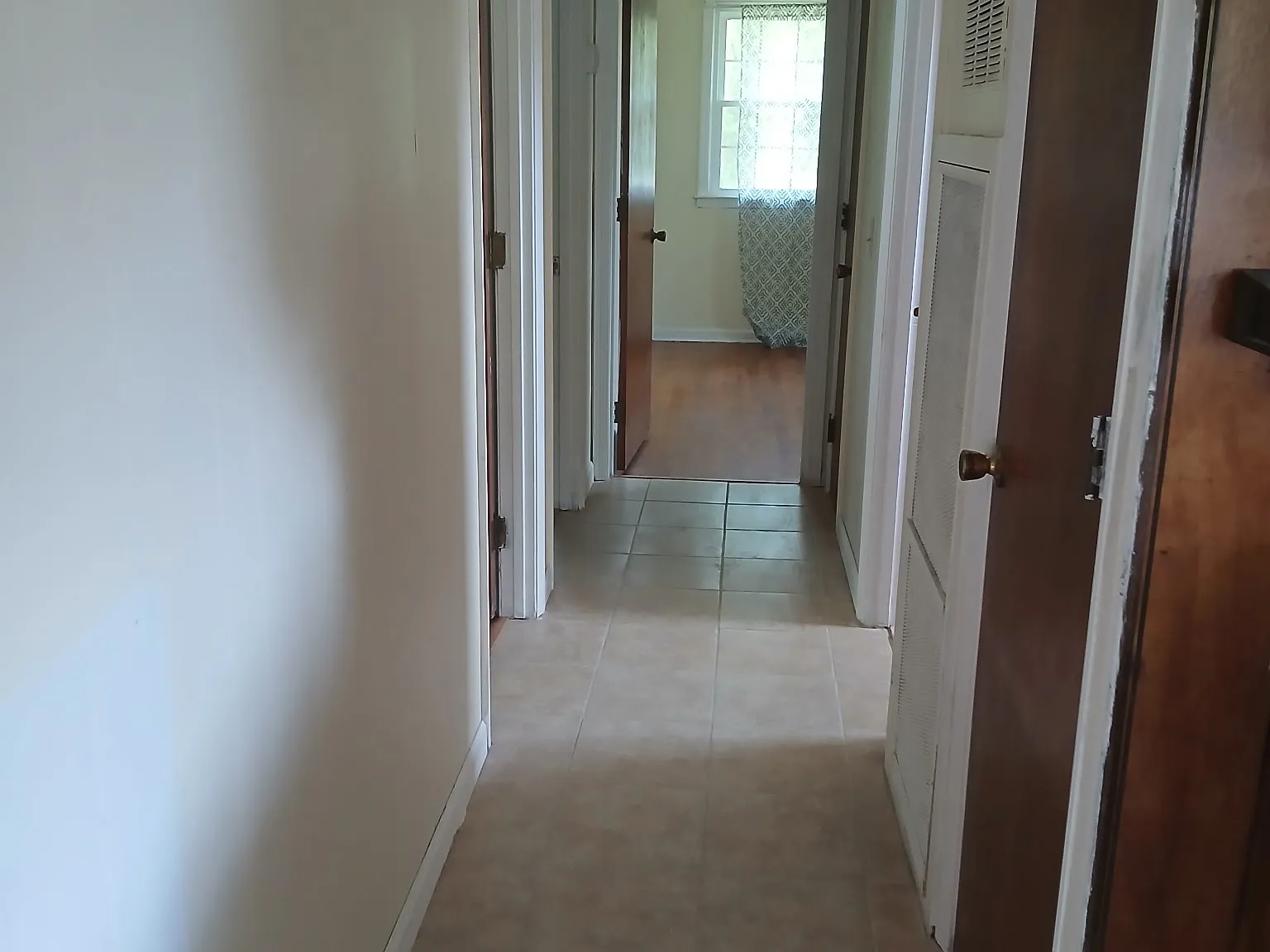 3 bed, 1400 sqft, $1,000 — Photo 1