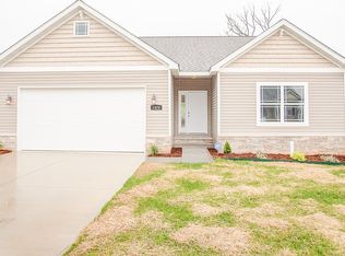 1429 Fairwood Dr, Belleville, IL 62220