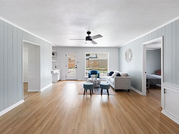 4th image of 207 Burgundy Ln