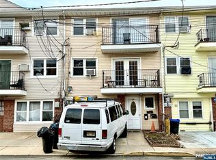 18 President St, East Newark, NJ 07029