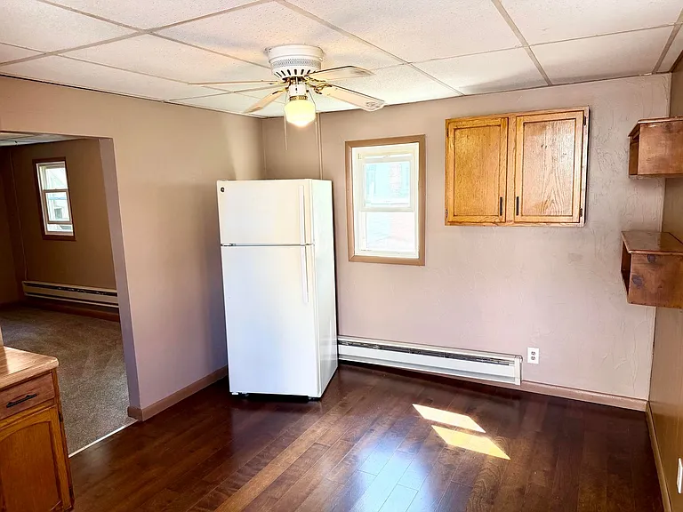 102 E Middle St — Photo 4