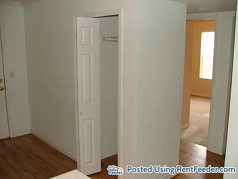 Stunning 2BR/2BA with 3rd BR or study!! — Photo 2