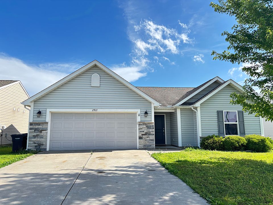 1st image of 2917 Queencastle Dr