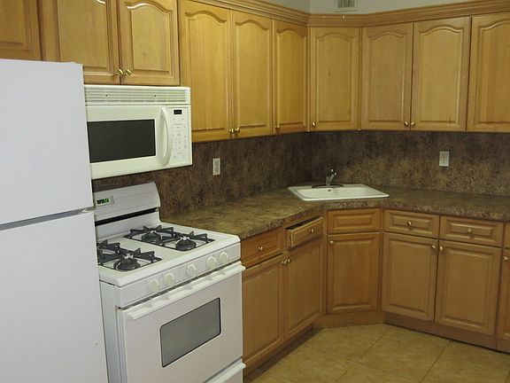 2nd image of 908 Bedford Ave APT 4A