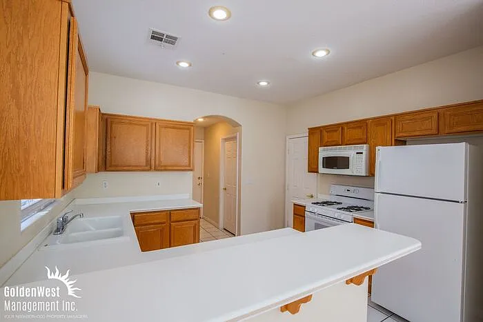 9776 Floweret Ave — Photo 8