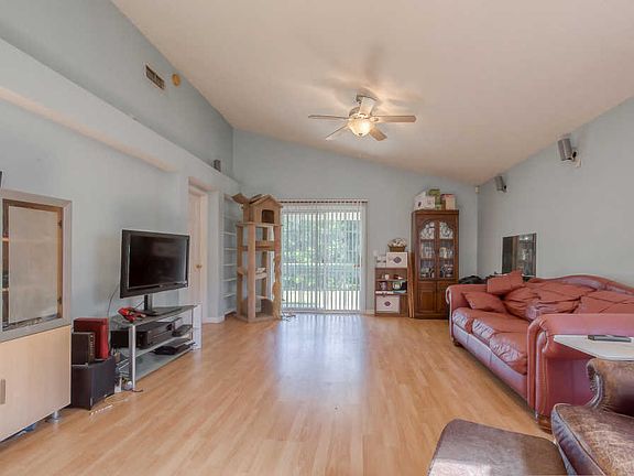 5th image of 2865 Sutton Estates Cir N