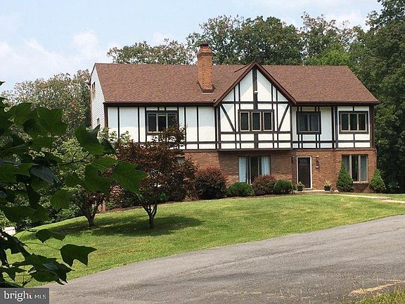 3rd image of 2416 Henson Dr