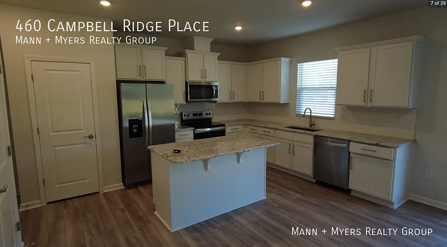 Stunning home in Wendell — Photo 4