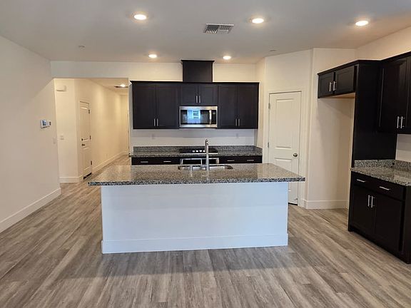 5th image of 816 Loon St