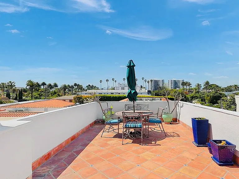 Rooftop Patio Lounge