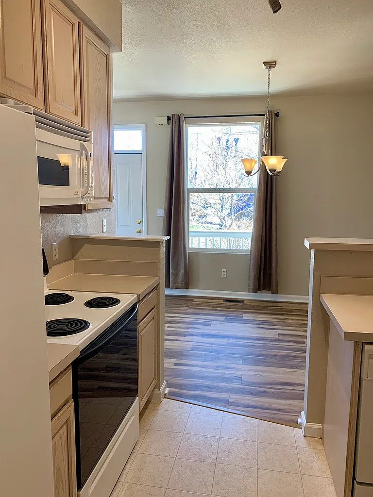 3 bed, 2.5 bath, 1248 sqft, $2,600 — Photo 4